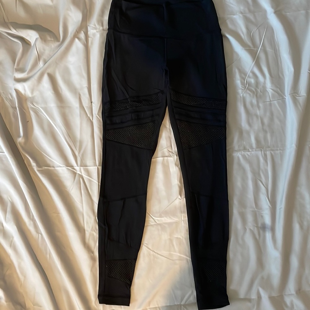 Special Edition Lululemon mesh detailed wunder unders
